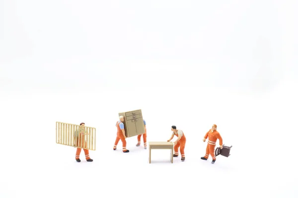 Доставка мужчин с мебелью — стоковое фото