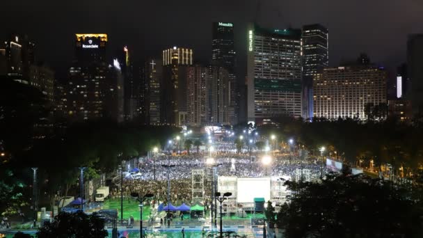 4 de junho de 2019: Vigília à luz das velas em Victoria Park — Vídeo de Stock