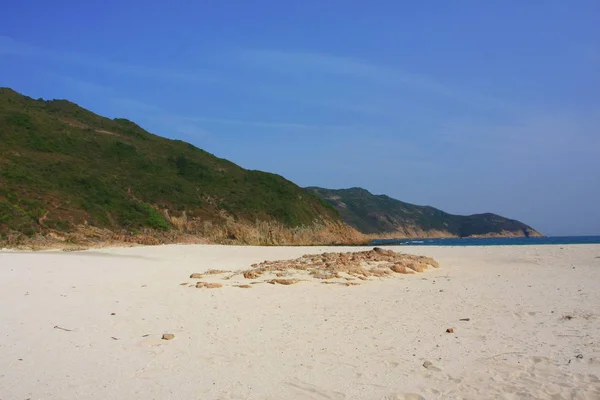 Пляж Лонг Ке Вань является идеальным местом для отдыха — стоковое фото