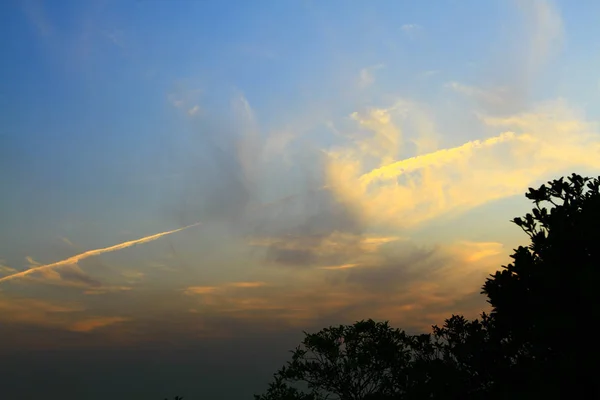 Pôr-do-sol céu em hk 31 out 2009 — Fotografia de Stock