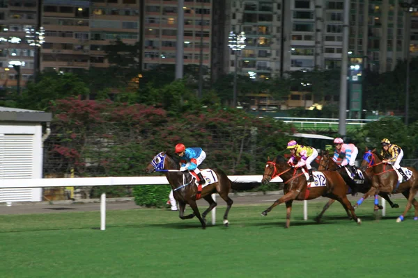 Corrida de cavalos no Hong Kong Jockey Club — Fotografia de Stock