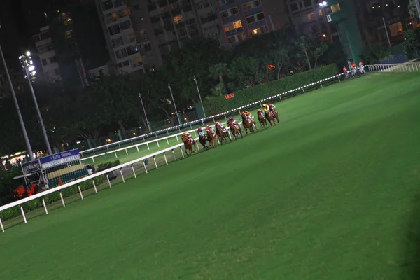 Гонки на лошадях в гонконгском клубе John Club — стоковое фото