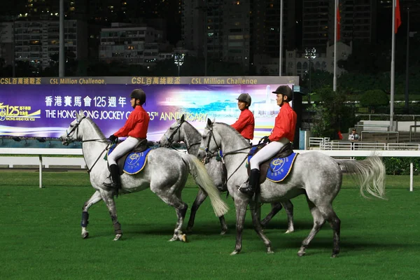 Corrida de cavalos no Hong Kong Jockey Club — Fotografia de Stock