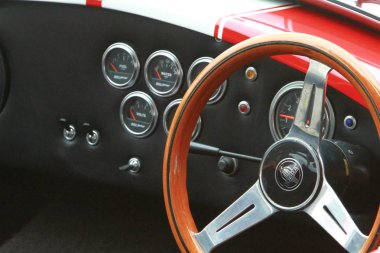 partide bir klasik araba göstermek hk