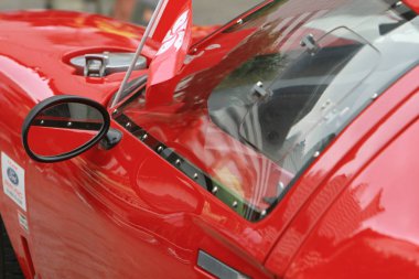 partide bir klasik araba göstermek hk