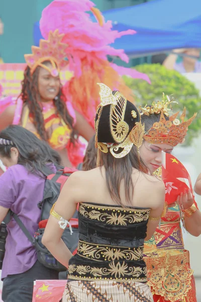 Une belle danseuse de carnaval à la fête 2009 — Photo