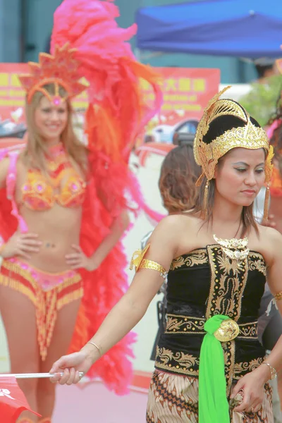 Una bellissima ballerina di carnevale alla festa 2009 — Foto Stock