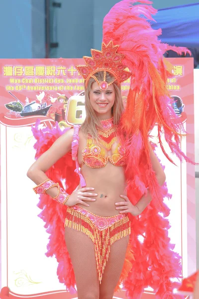 Krásné karnevalové tanečnice na party 2009 — Stock fotografie