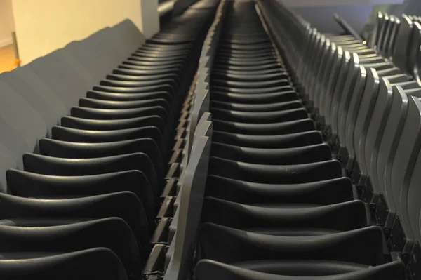 Plastic stoel patroon is stapelen. Voorbehouden in de opslagruimte — Stockfoto