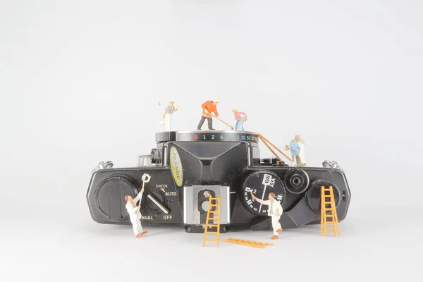 Der Spaß der Mini-Männer mit der Putzkamera — Stockfoto