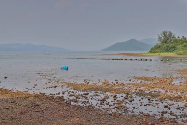 yaz aylarında bir Nai Chung Çakıl Plajı