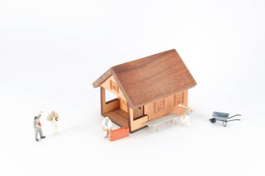 mini figür işçisi ile bir bina evi