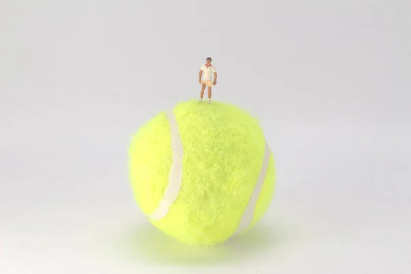 Tiny toys play tennis on the big tennis — Stock Photo, Image