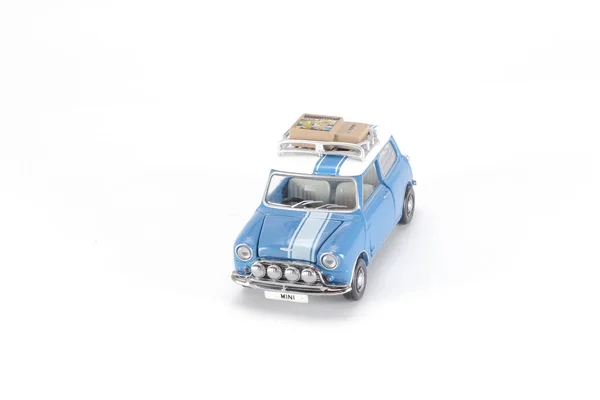 Uma escala de brinquedos carro divertido no mini mundo . — Fotografia de Stock