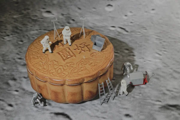 a fun of spacemen walk on the moon cake
