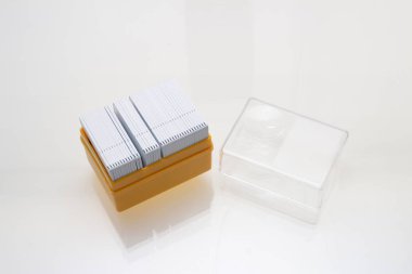 beyaz arka zemin üzerinde Slaytlar bir kutu