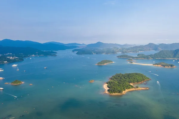 Il s'agit de l'île dans le port intérieur Shelter Sai Kung . — Photo