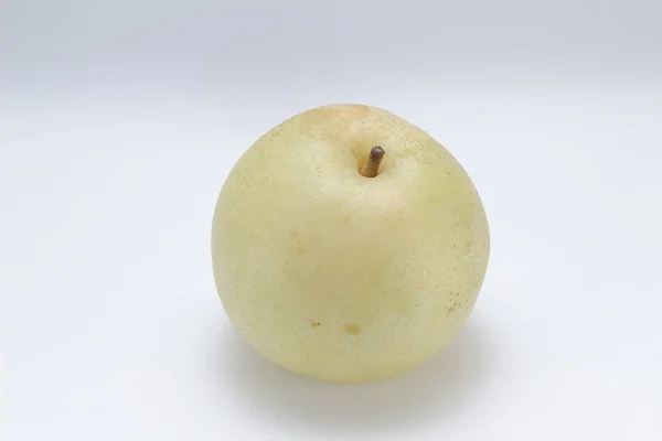 Japońska gruszka jabłkowa, gruszka. Piękne gałęzie z soczystymi owocami — Zdjęcie stockowe