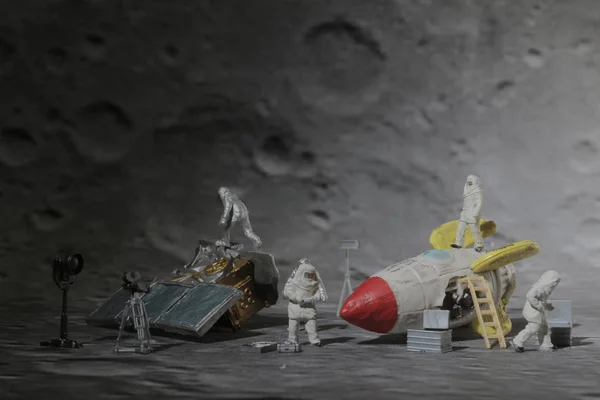 figure of Space walk on lunar surface