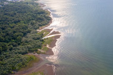 Nai Chung Çakıl Plajı sahili