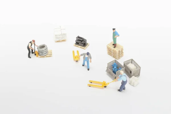 Mini do trabalhador da figura, conceito da construção e da logística — Fotografia de Stock