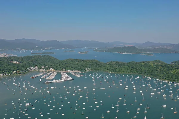 Vista aérea del dron. Estacionamiento de yates en puerto —  Fotos de Stock