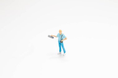 Beyaz tahta üzerinde küçük bir figür teması geniş döküm