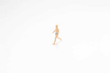 Denizdeki küçük oyuncağın eğlencesi.