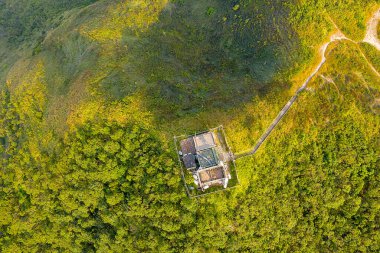 Kowloon Tepesi, Hong Kong 'da bir yol kenarı. 