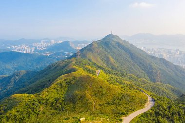 Kowloon Tepesi, Hong Kong 'da bir yol kenarı. 