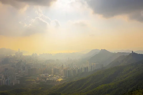 Krajobraz nizinny widok na szczyt kowloon, hk — Zdjęcie stockowe