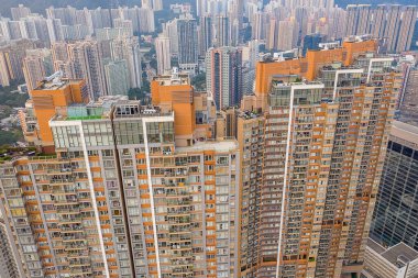 19 Ekim 2019, Kowloon City bölgesi, bir apartman cephesi.