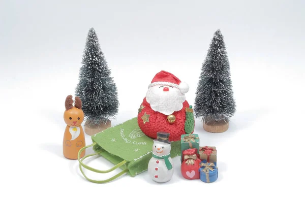 Composição de Natal. Presentes, ramos de abeto, decorações vermelhas — Fotografia de Stock