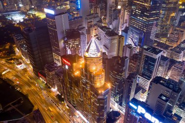 18 Ekim 2019 Causeway Körfezi 'nden bir manzara kalabalık bir gökdelen.