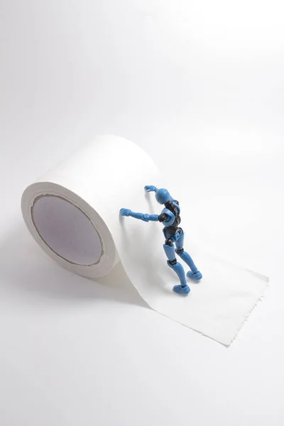 Фігура Рулоном Туалетного Паперу — стокове фото
