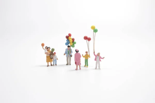Família Feliz Segurando Balões Com Fundo Branco Como Conceito Família — Fotografia de Stock