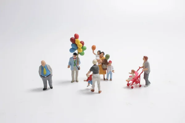 Mini Pessoas Com Família Segurando Balão Placa — Fotografia de Stock
