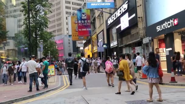 Março 2020 Hong Kong Pessoas Andando Causeway Bay Distrito Comercial — Vídeo de Stock