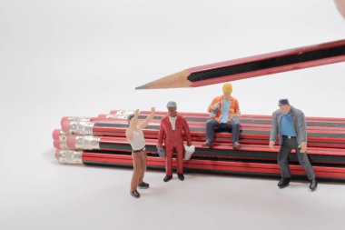 Minyatür bir figürün kavramsal diyorama görüntüsü.