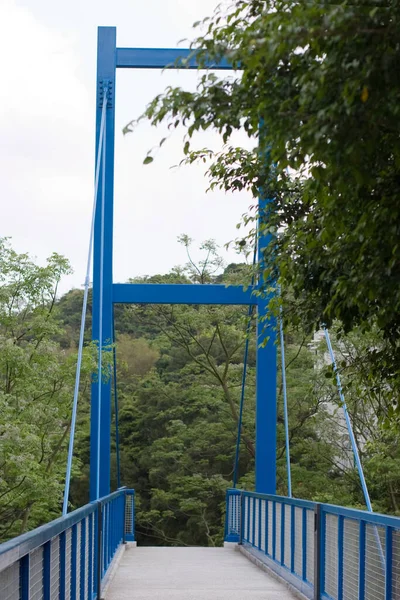 Σύγχρονο Θραύσμα Γέφυρας Λευκό Έναντι Του Γαλάζιου Στις Μαρτίου 2007 — Φωτογραφία Αρχείου