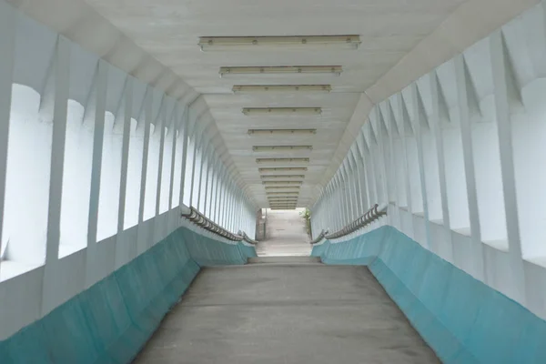 Uma Ponte Pedestres Atravessando Tai Yip Street Kowloon Bay — Fotografia de Stock