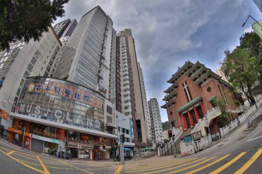  25 Haziran 2020 'de Causeway Koyu' nda sokak manzaralı Tung Lo Wan Yolu