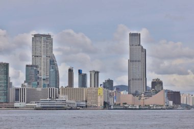 Kowloon Yarımadası ve Victoria Limanı, 1 Temmuz 2020 'de Batı Kültür Bölgesi' nde yükseliş gösteriyor.