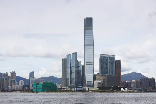 九龙半岛及维多利亚港 显示西九龙文娱艺术区的高楼 — 图库照片