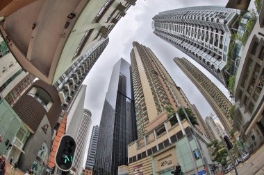 8 Temmuz 2020 'de Wan Chai' de büyük apartmanlar.  