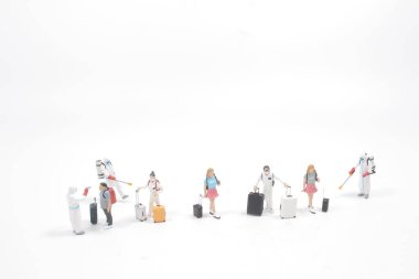 Coronavirus veya Covid-19 'u korumak için maske takan bir şahıs.