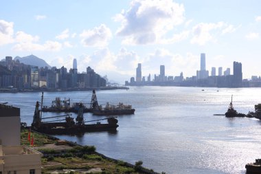 Hong Kong şehri 12 Temmuz 2020 'de Yau Tong' dan görüldü.