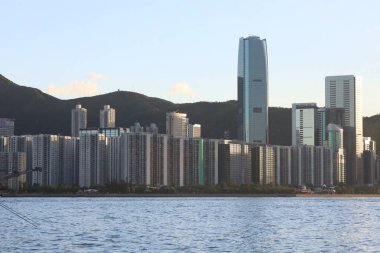 Hong Kong 'da Kowloon tarafında bir bina. Taikoo Shing 'den görüntü. 28 Temmuz 2020