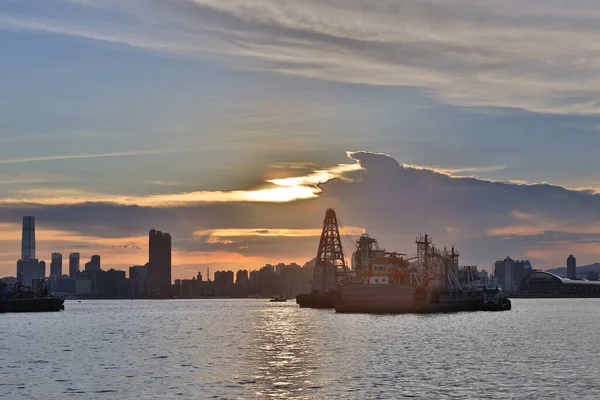 Hong Kong Kowloon, gün batımında, yaz saati 28 Temmuz 2020