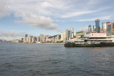 30 Mayıs 2007 'de, Hong Kong' daki Skyline adasının manzarası. 